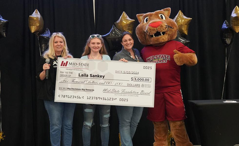 Laila Sankey, Pittsville High School graduating senior, receives Mid-State’s $5,000 Big Decision Scholarship. From left: Micki Dirks-Luebbe, Foundation & Alumni director; Laila Sankey; Nikki Dhein, donor relations manager; and Grit, Mid-State’s cougar mascot.
