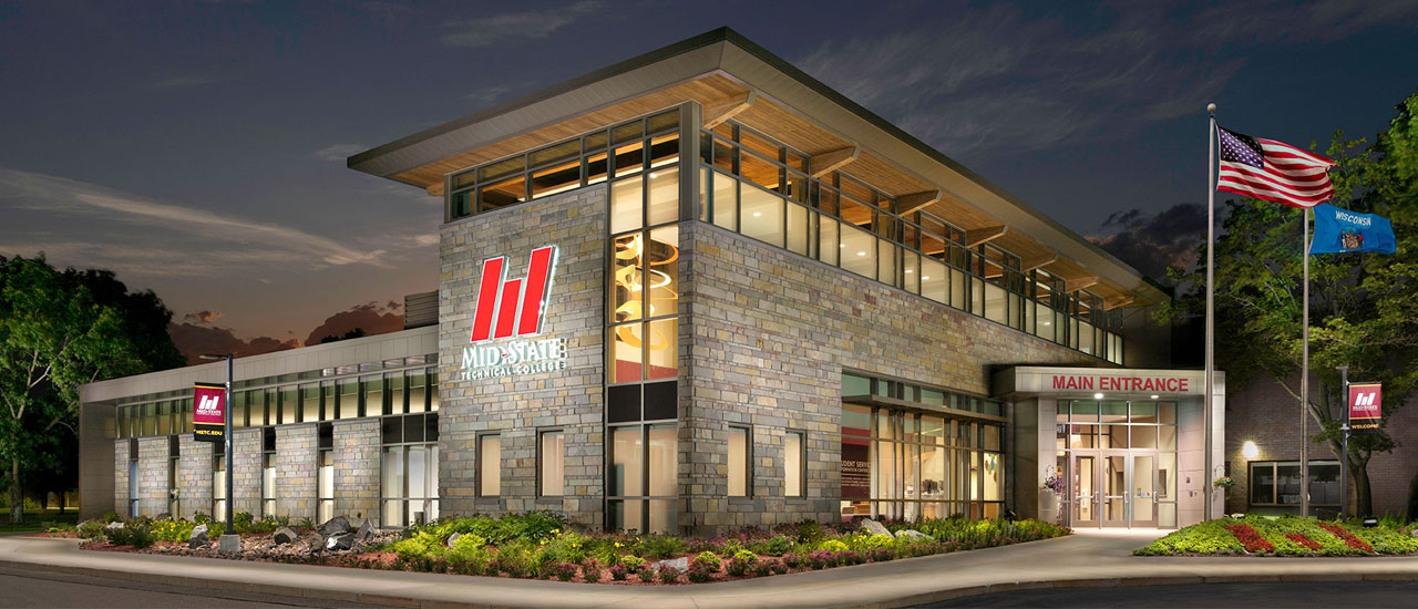 Wisconsin Rapids Campus Building from the outside at night