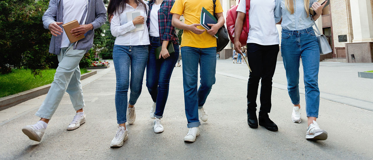 Group of students walking.