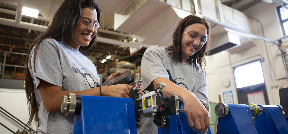 Students in Mid-State’s Industrial Mechanical Technician lab on the Wisconsin Rapids Campus perform a laser shaft alignment on an alignment trainer that simulates the mechanical drive on an industrial machine. The program is one of 30 AAS degrees at Mid-State that qualify for transfer to the new bachelor of business administration (BBA) program focused on Technical Sales at Milwaukee School of Engineering.