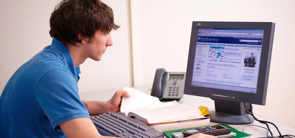 A Mid-State Technical College Accounting student works on a hands-on income tax project. The Accounting associate degree transfers into UW-Stevens Point’s bachelor of science in Accounting under a new quality transfer agreement between the two institutions.