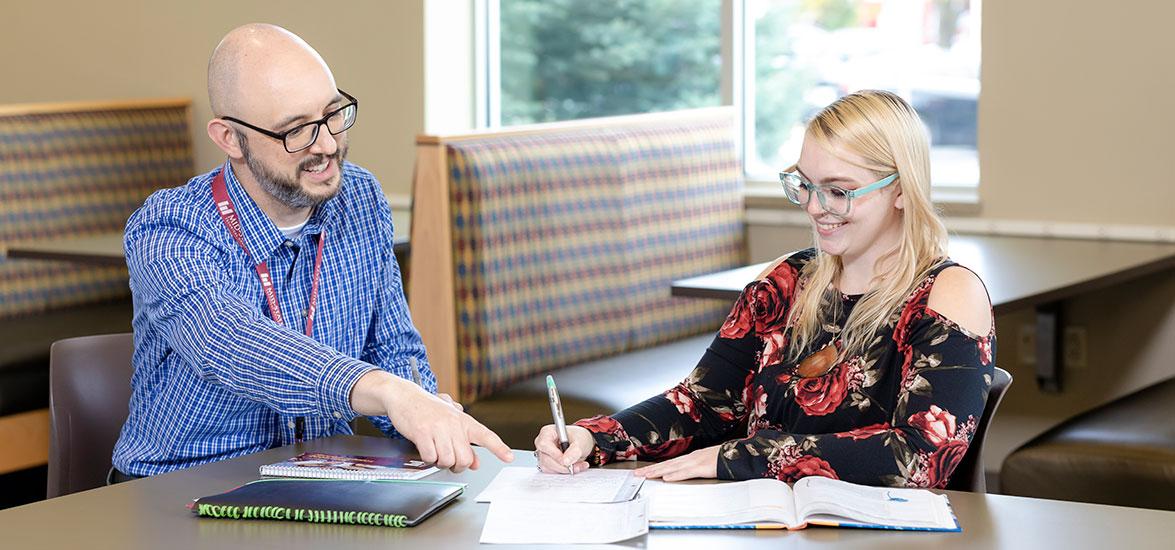 Mid-State Technical College student with Academic Learning Center staff. Dedicated Academic Learning Center staff assist students with determining and preparing for the GED/HSED program that fits the student’s academic skills, personal life and goals.