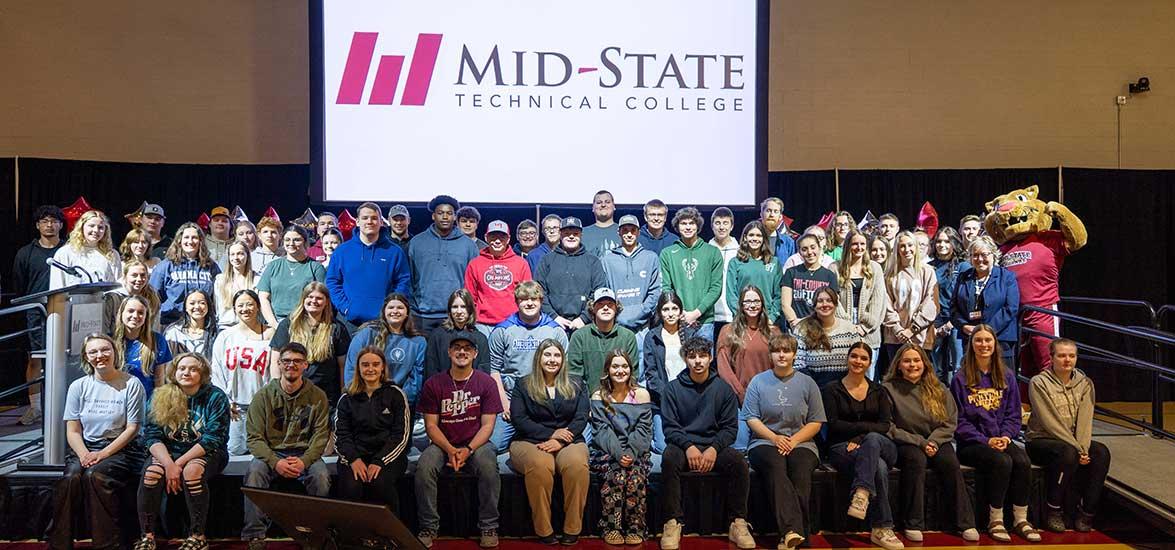 Admit Day attendees who have committed to attending Mid-State upon graduating from high school, on May 2 on the Wisconsin Rapids Campus. Also pictured; Mid-State’s mascot, Grit, and Mid-State’s president, Dr. Shelly Mondeik, center.
