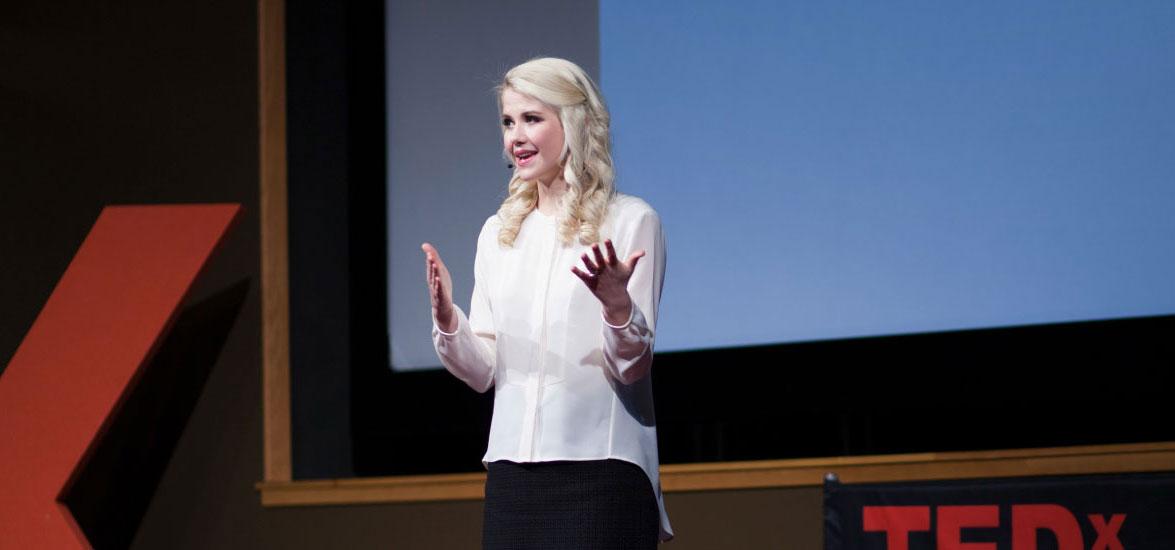 Elizabeth Smart on stage, addressing an audience.
